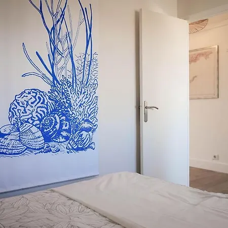 Detente Avec Vue Sur Le Petit Port *