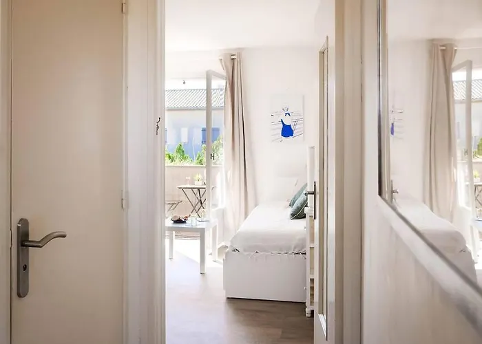 Detente Avec Vue Sur Le Petit Port Lejlighed Hyères