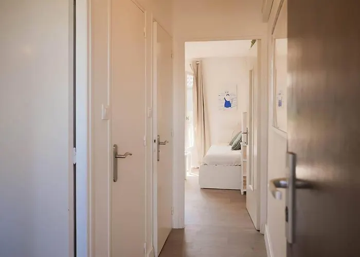 Detente Avec Vue Sur Le Petit Port Hyères