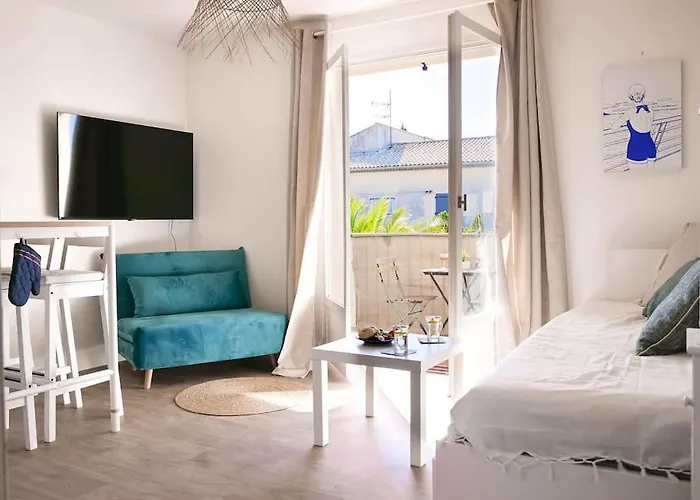 Detente Avec Vue Sur Le Petit Port Lejlighed Hyères